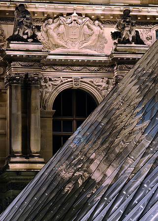 Pyramide du Louvre   "Paul Grayson" AMDG Photeinos φωτεινος