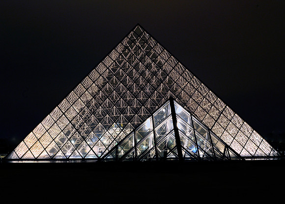 "Pyramide du Louvre"  "Paul Grayson" AMDG Photeinos φωτεινος