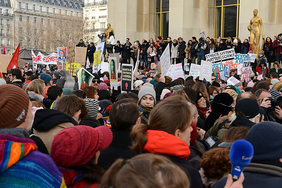 17-01-21 1-25 pm  0046 Women anti Trump