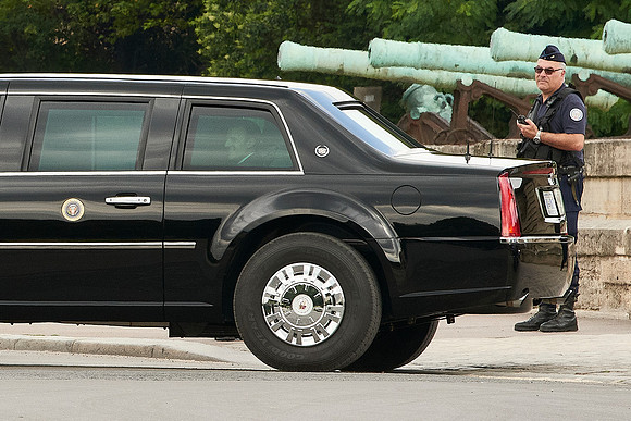 17-07-13 4-41 pm  0005 Macron Beast