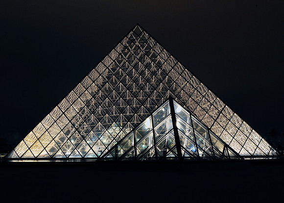 Pyramide du Louvre