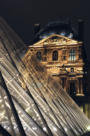 Pyramide du Louvre