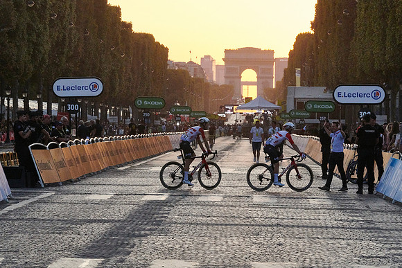 Le Tour 32