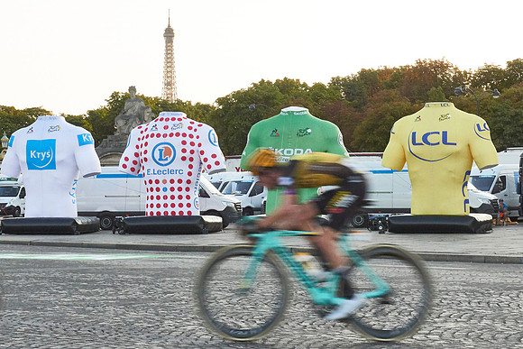Le Tour 25