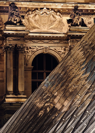 Pyramide du Louvre